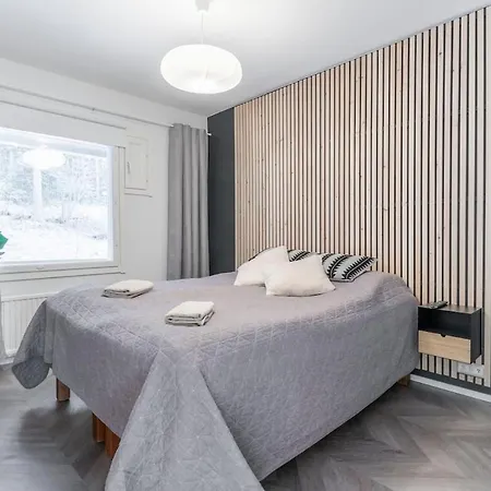Arctic Quiet Own Yard, Sauna, Car דירה